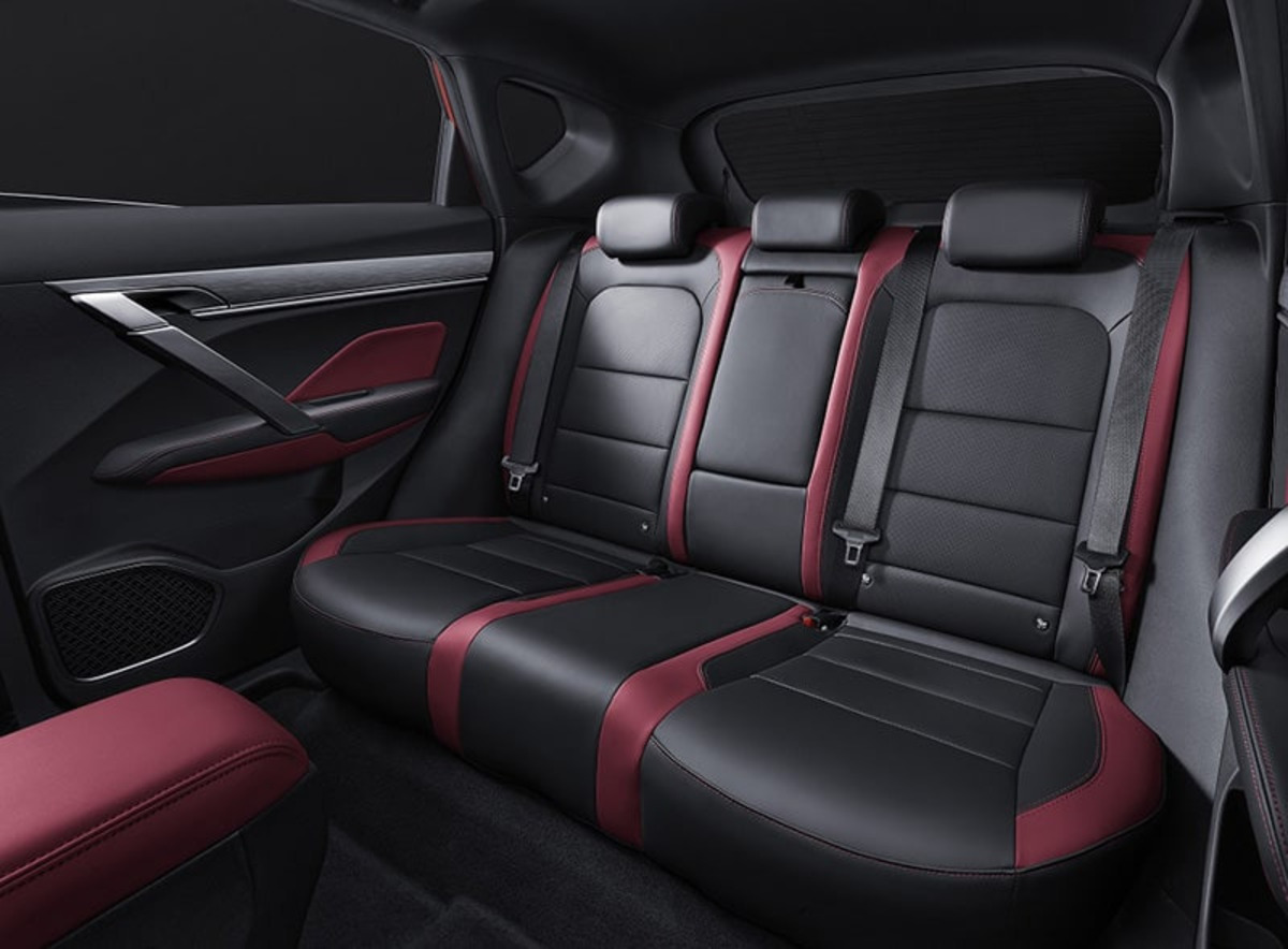 Hai dòng xe SUV và Bán tải khác nhau ở thiết kế khoang chỗ ngồi xe 